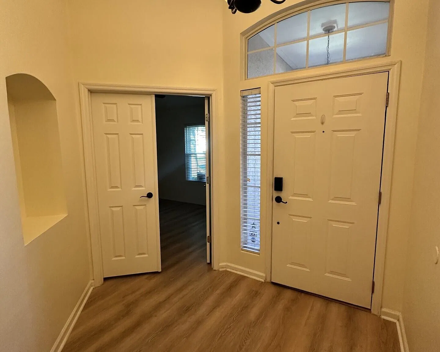 4 bed, 2.0 bath, 1866 sqft, $2,495 — Photo 3