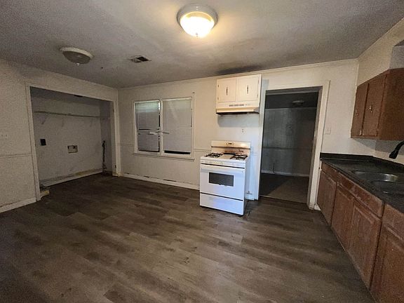 3rd image of 4594 Sea Isle Rd