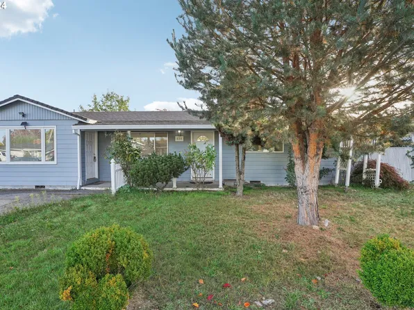 834 SE 170th Dr, Portland, OR 97233