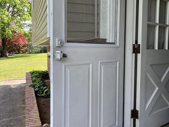 3rd image of 1184 S Evergreen Dr