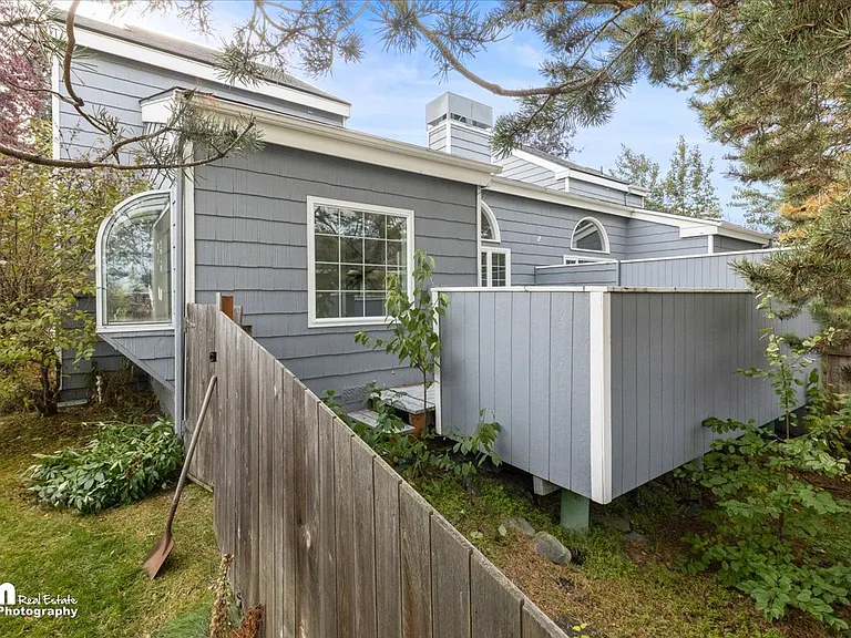 1831 Commodore Dr — Photo 26