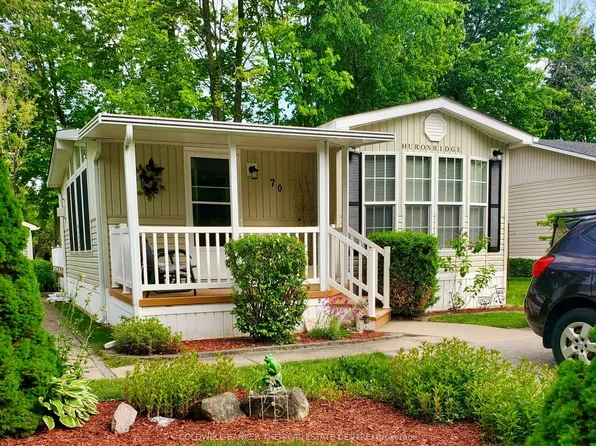 70 Topaz St, Wasaga Beach, ON L9Z 1X7