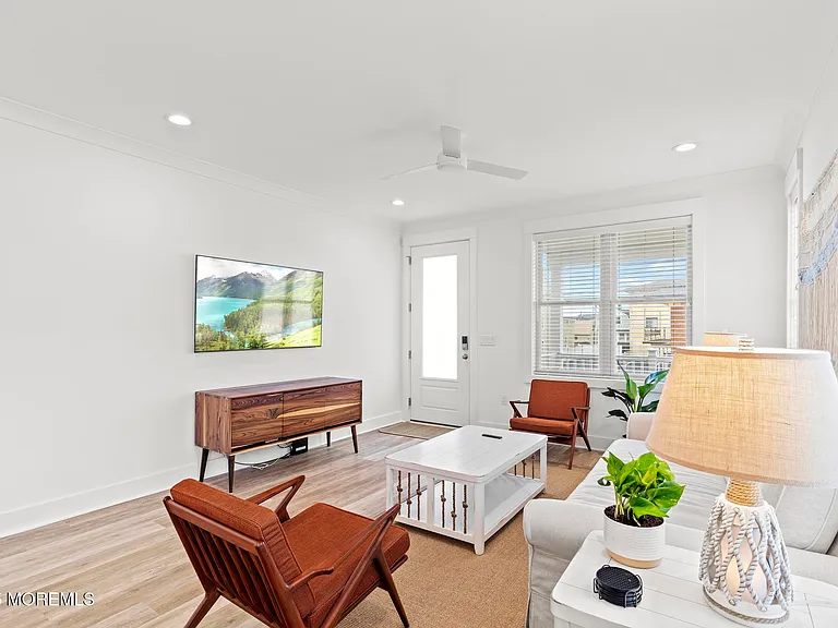 53 Sheridan Ave — Photo 10