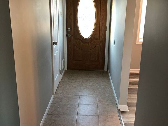 3rd image of 1240A Pine Grv