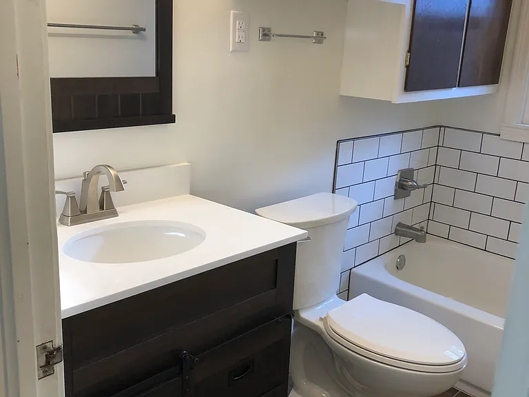 1208 E Hurd St — Photo 4