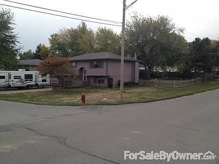 1st image of 605 S 2nd St
