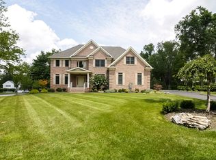 2 Stonewall Dr, Livingston, NJ 07039