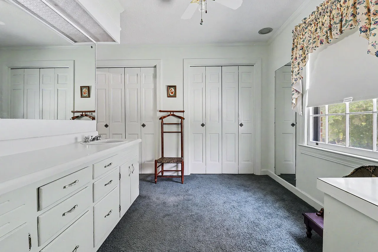 4 bed, 3324 sqft, $4,000 — Photo 4