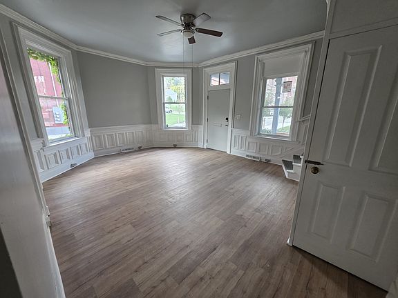 2nd image of 1536 Brighton Pl