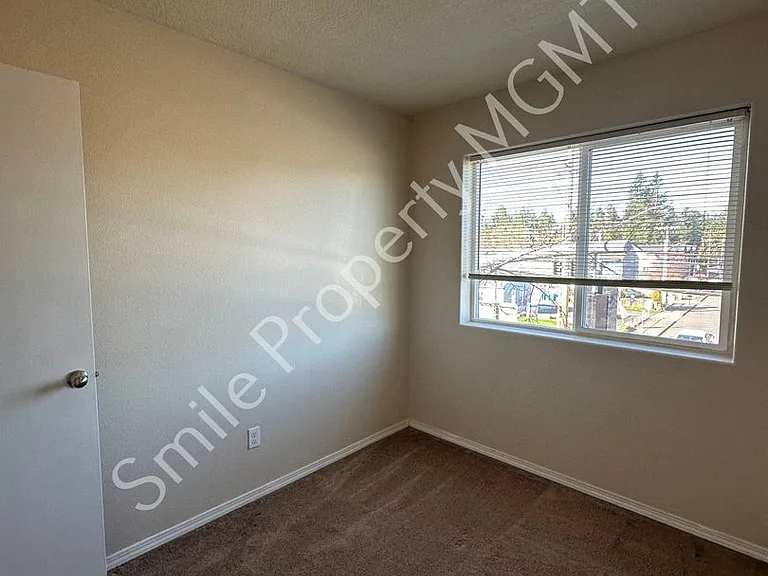 13450 SE Division St — Photo 9
