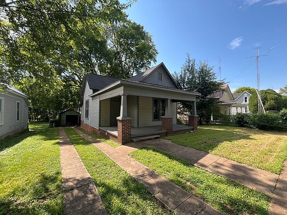 2nd image of 109 5th Ave NW