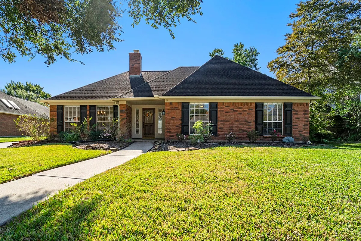 Building Photo - 15214 Park Estates Ln