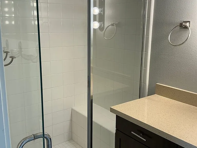 537 W Maple Ave — Photo 16