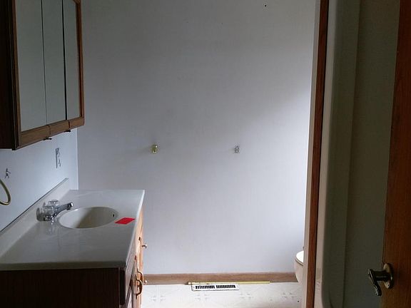 5th image of 3623 6th Ave