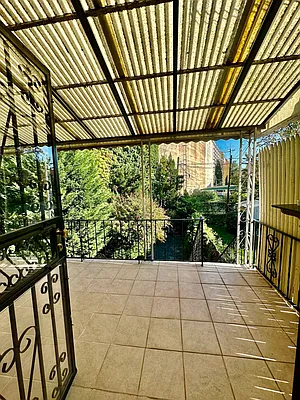 Rented by Zikos Realty Services | media 19