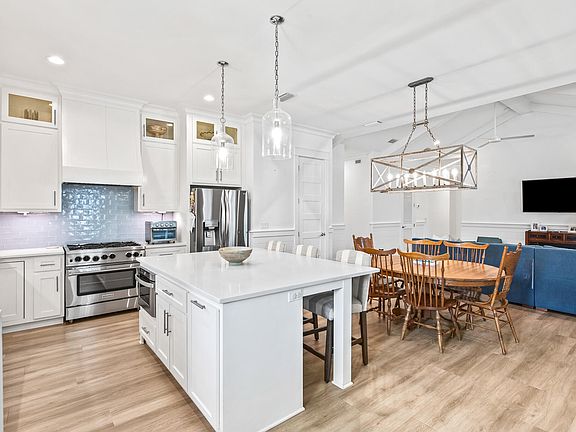 3rd image of 175 Greenbriar Ln