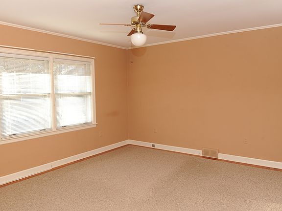5th image of 343 Hillcrest St