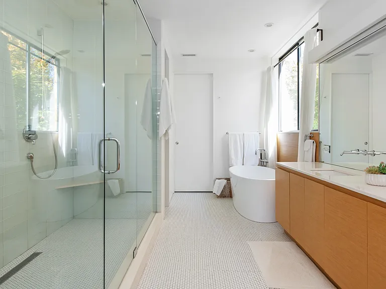1020 Bellevue Dr NE — Photo 50