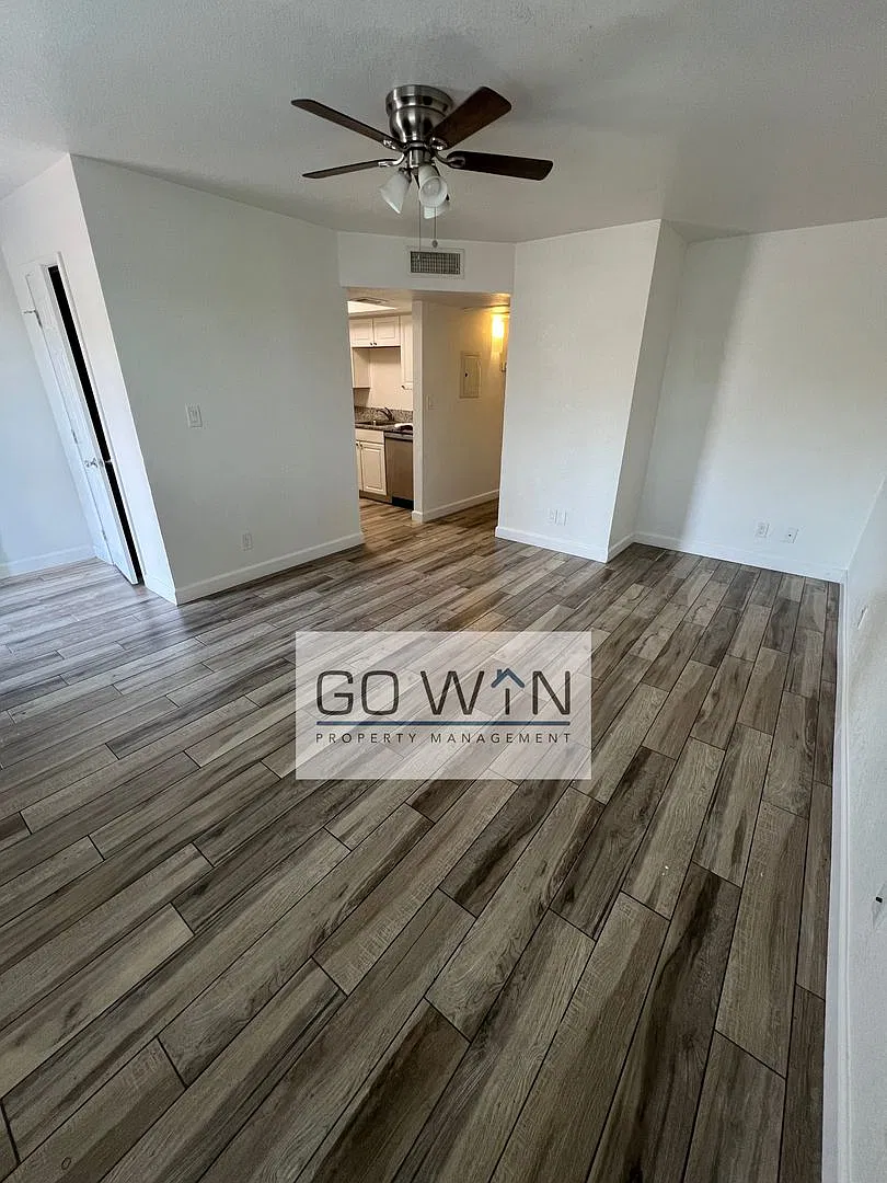 1727 W Mountain View Rd — Photo 1