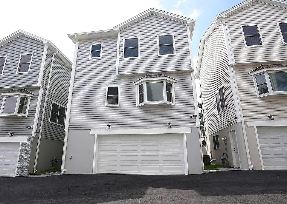 2 Car Garage
