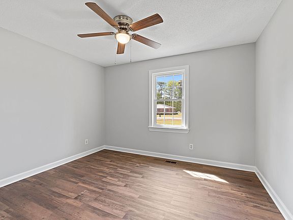 5th image of 315 Holland Hill Dr