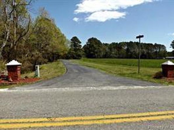 50 Moon Dr, Moon, VA 23119
