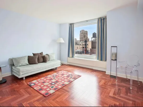 240 Riverside Boulevard image 6 of 12