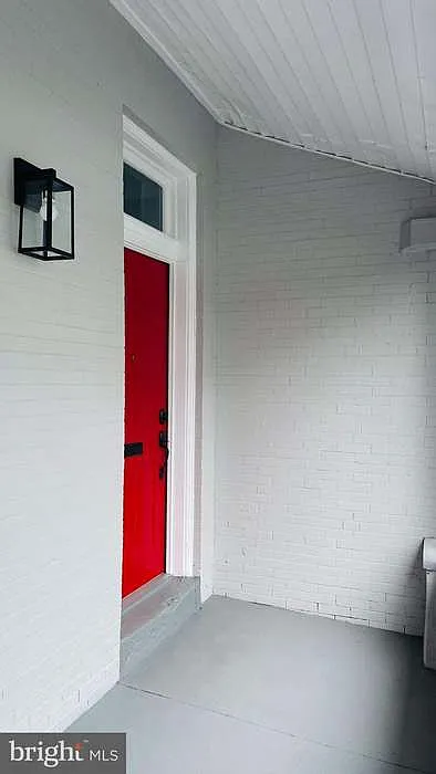 Building Photo - 133 E Luray St