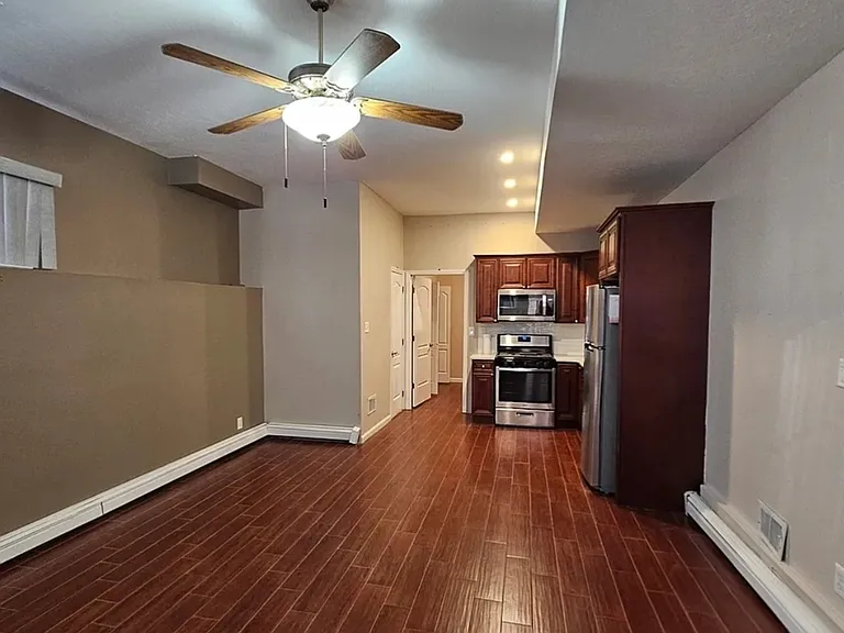 1053 Rensselaer Ave #B — Photo 3