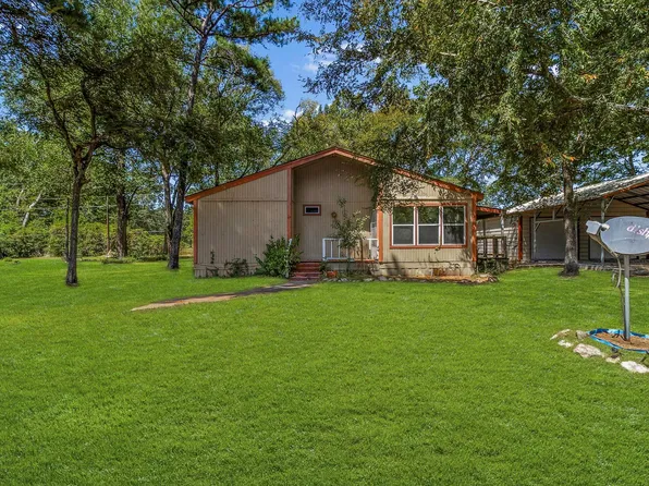 81 Westlake Rd, Trinity, TX 75862
