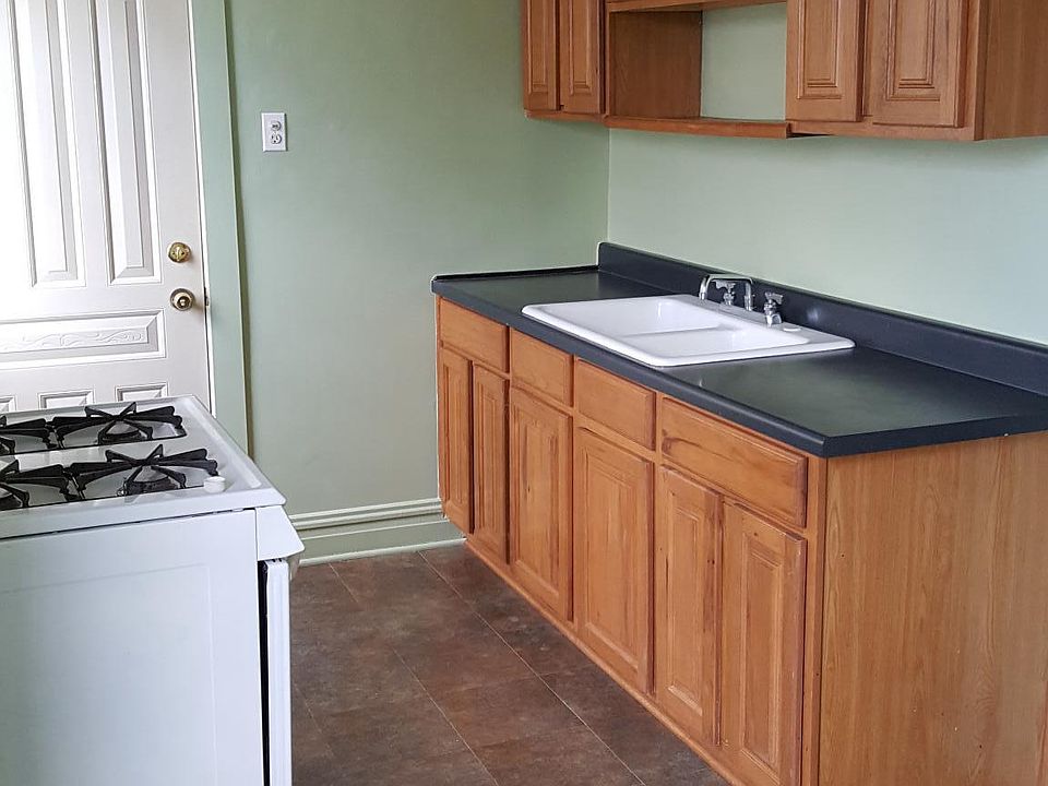 2nd image of 2606 W 42nd St