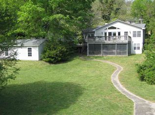 1460 W Lakeshore Dr, Landrum, SC 29356