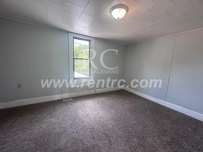 1135 N Jackson St — Photo 11