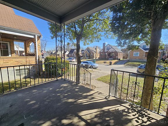 3rd image of 1190 West Way