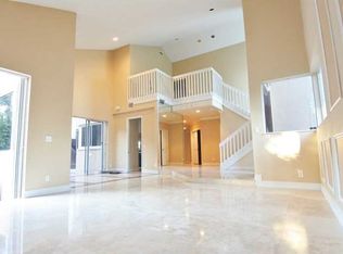 820 Cypress Pointe Dr E, Pembroke Pines, FL 33027