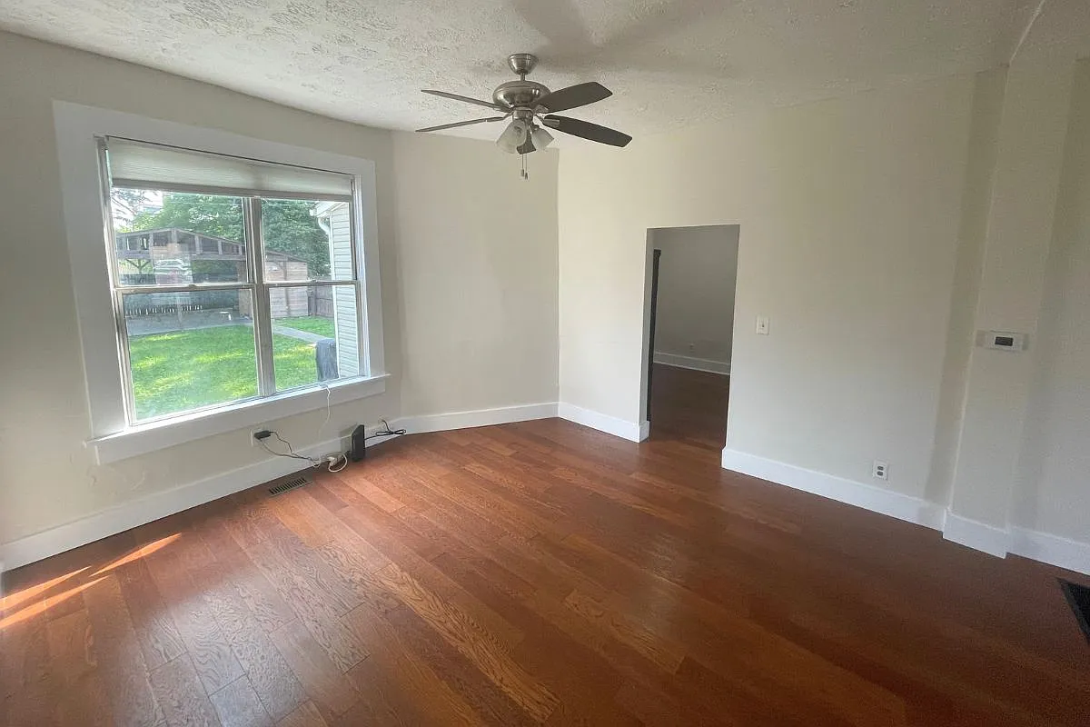 1449 E Long St — Photo 2
