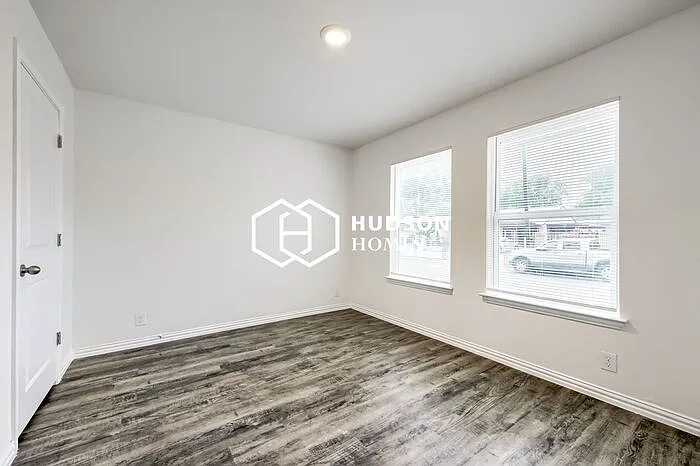 2618 Dahlgreen Ave — Photo 8