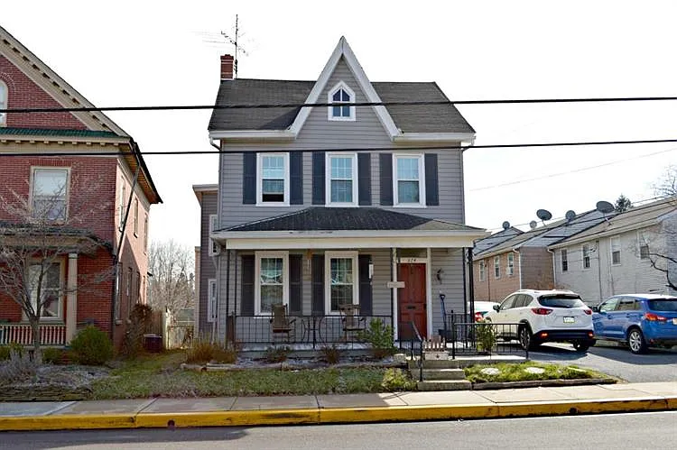 374 E Main St photo 1