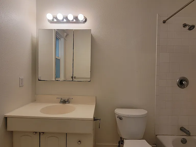 255 6th Ave NE #5 — Photo 6