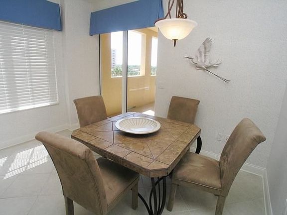 Salina Bldg. #303 - Breakfast Nook