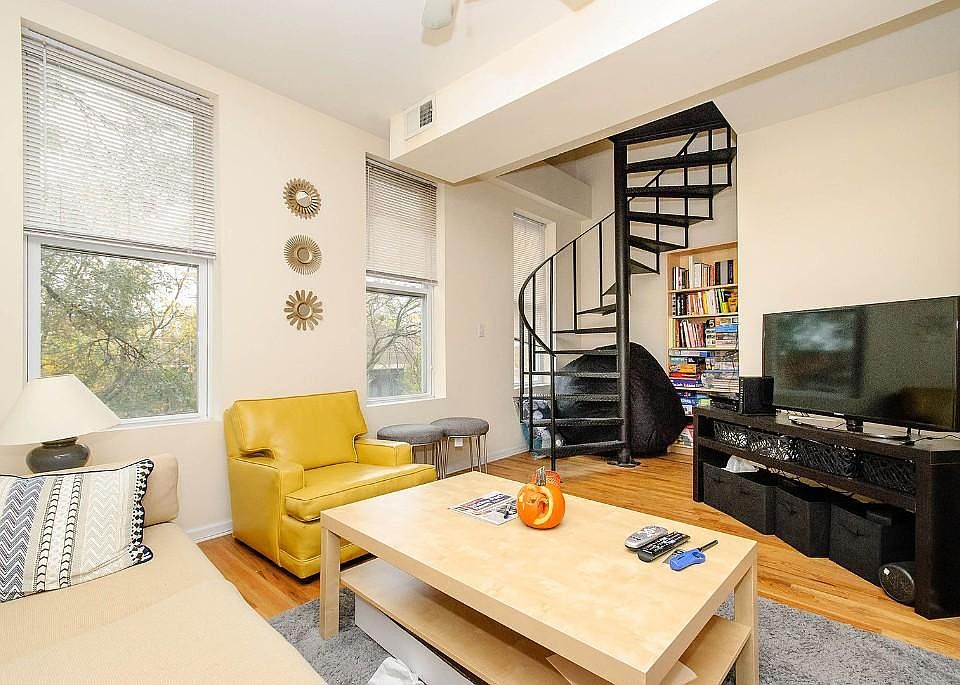 1st image of 1850 W Wabansia Ave #1R