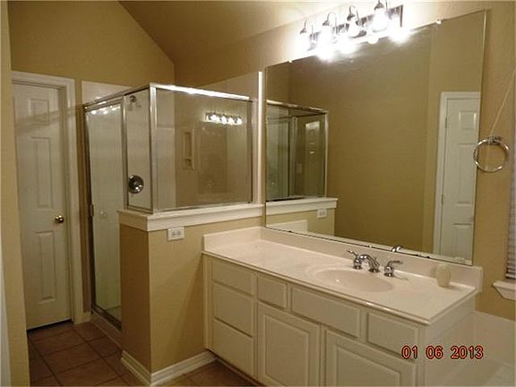 3rd image of 15626 Clear Pointe Dr