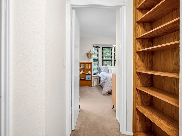 4A Dickens Ter — Photo 13