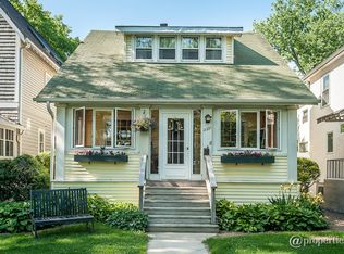 2221 Noyes St, Evanston, IL 60201