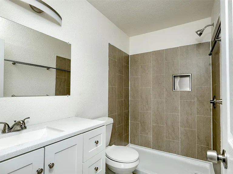 107 Nicole Cv #B — Photo 9