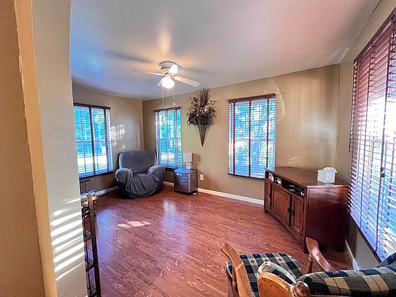4th image of 216 Imperial Dr