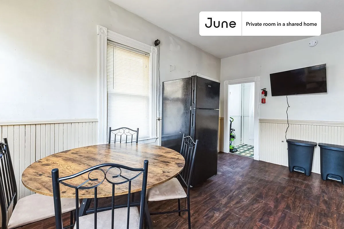Queen bedroom in 5 bed/1.5 bath home in Harvard Square (Cambridge) #1809 C — Photo 4