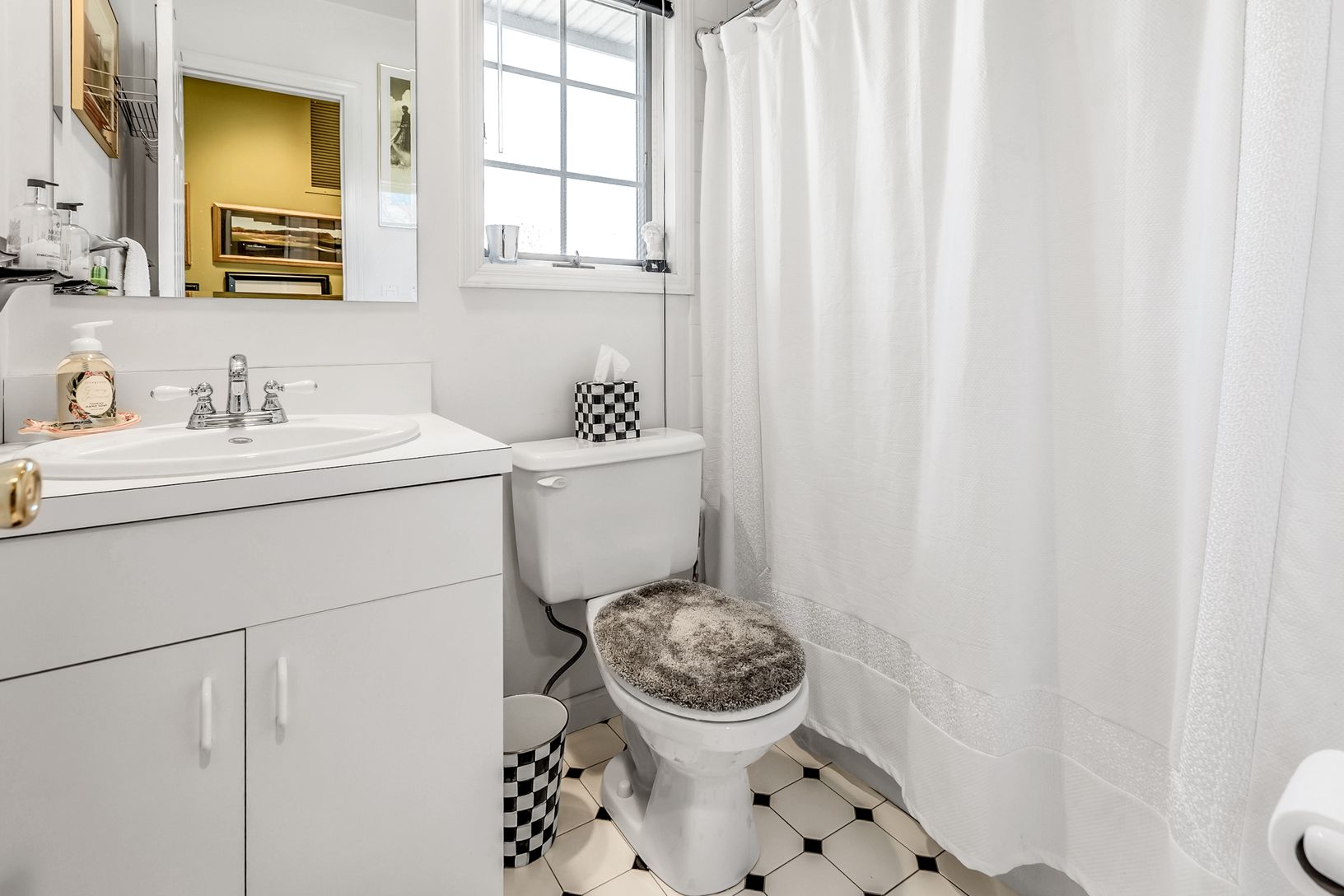  second floorfull bath