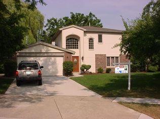 1266 Mill Creek Dr, Buffalo Grove, IL 60089