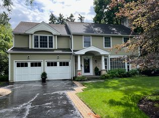 2001 Spruce Dr, Glenview, IL 60025